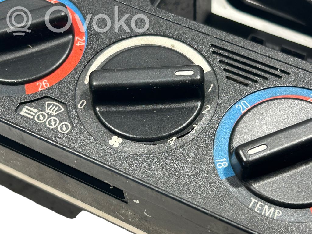 Air conditioning / climate control / interior heating control unit (in the passenger compartment)