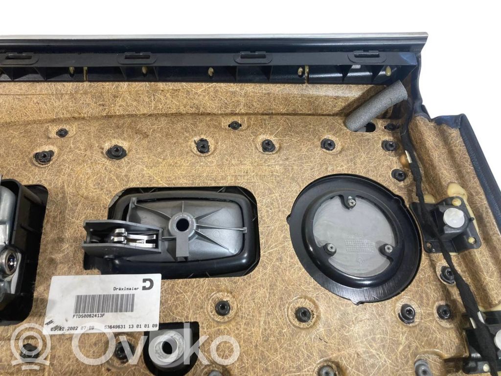 Apšuvums aizmugurējām durvīm