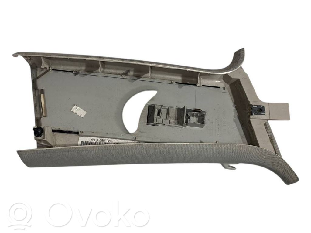 (B) statņa dekoratīvā apdare (augšdaļa)