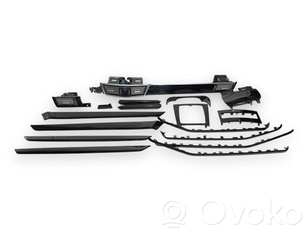 Salona dekoratīvās apdares komplekts