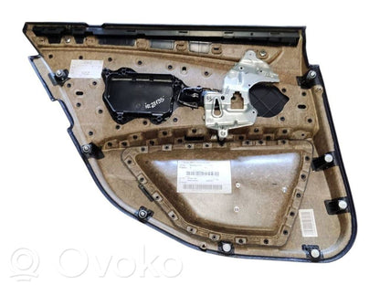 Apšuvums aizmugurējām durvīm