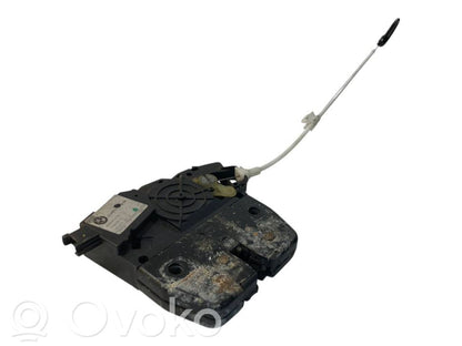 Aizmugurējā pārsega slēdzene