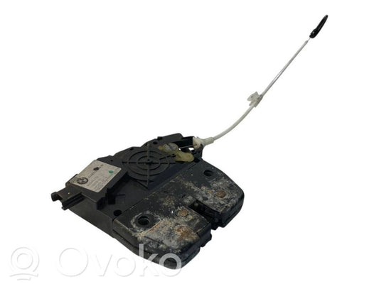 Aizmugurējā pārsega slēdzene