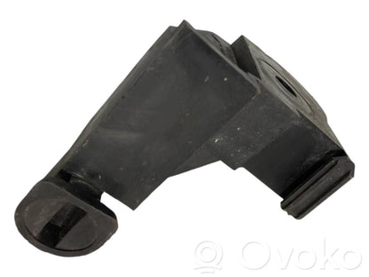 Priekšpusē bampera turētājs