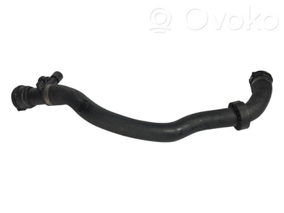 Caurulīte (-es) / šļūtene (-es)