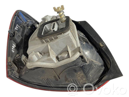 Aizmugurējais lukturis virsbūvē