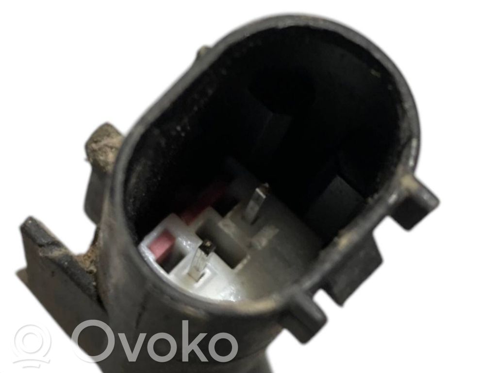 Mazgāšanas šķidruma smidzinātājs (-i) priekšējam logam