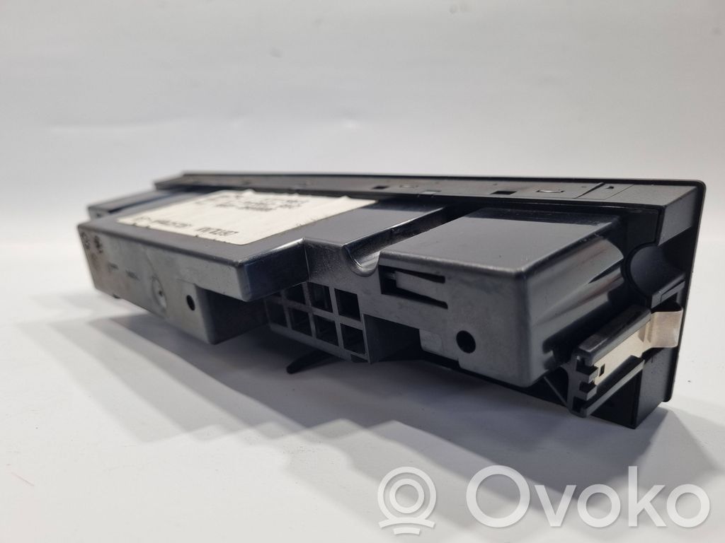 Gaisa kondicioniera / klimata kontroles / salona apsildes vadības bloks (salonā)