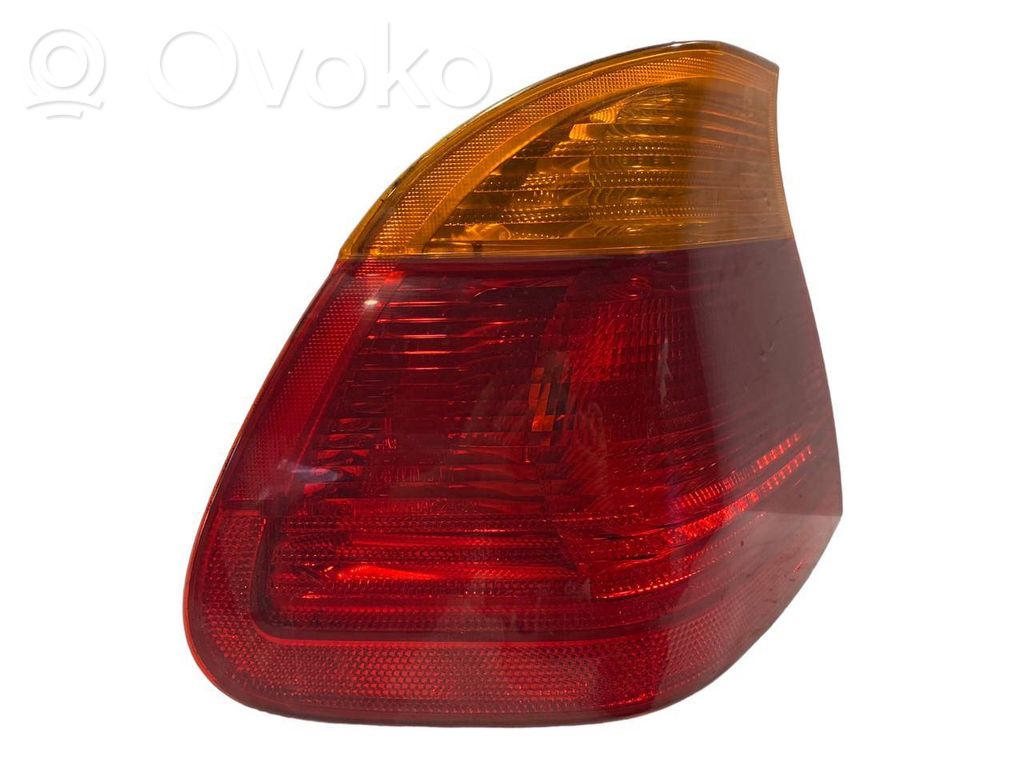 Aizmugurējais lukturis virsbūvē