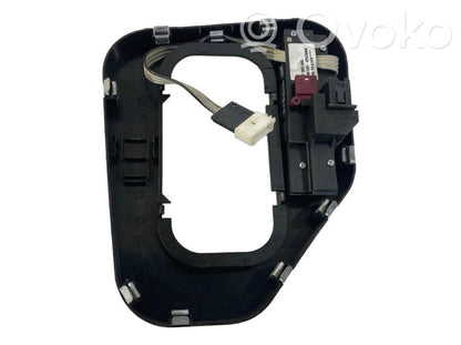 Ātrumu pārslēgšanas sviras dekoratīvā apdare (plastmasas)