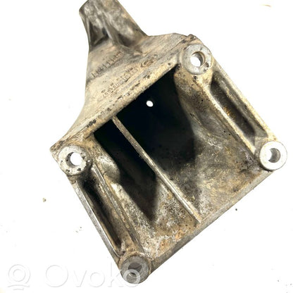 Dzinēja nostiprināšanas stiprinājums-kronšteins