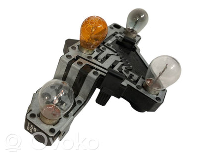 Aizmugures spuldzes vāka turētājs