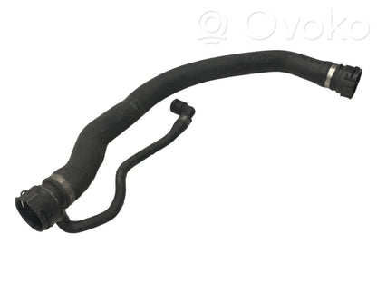 Caurulīte (-es) / šļūtene (-es)