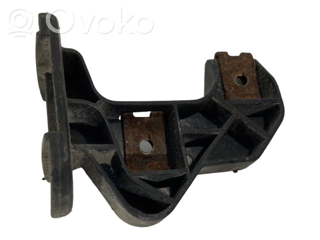 Priekšpusē bampera turētājs