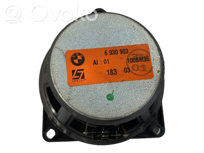 Skaļrunis (-i) priekšējās durvīs