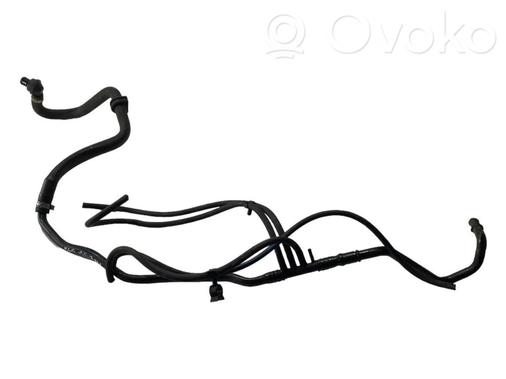 Caurulīte (-es) / šļūtene (-es)