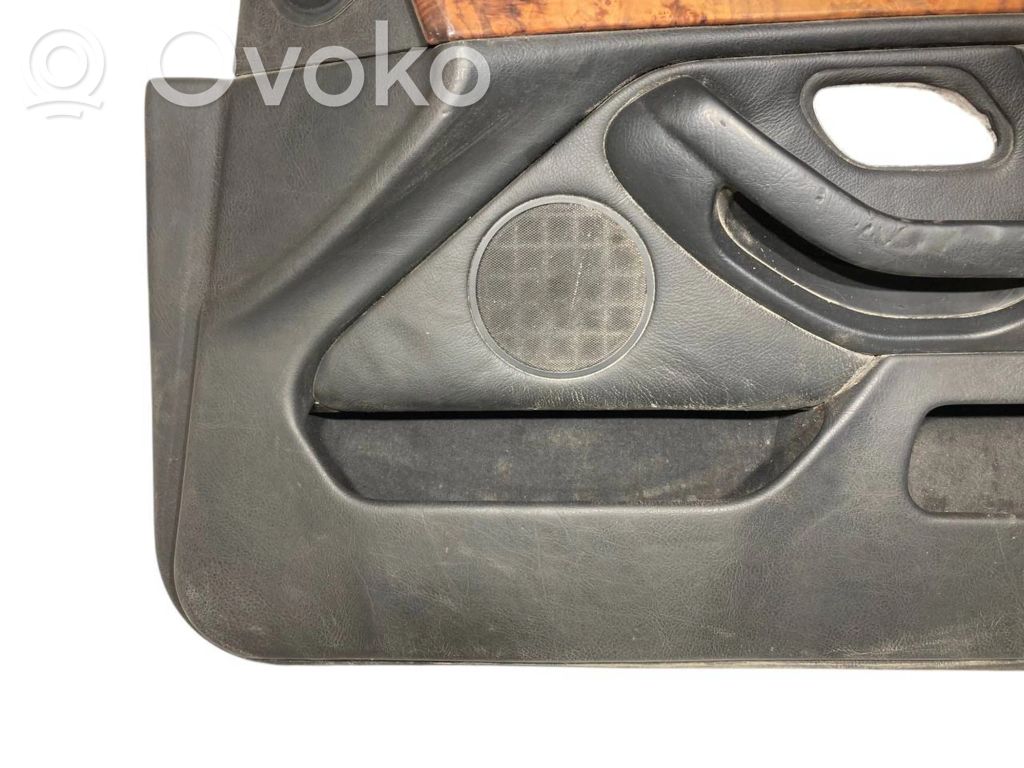 Priekšējo durvju apdare