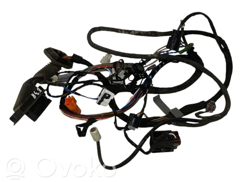 Priekšējo durvju vadu instalācija