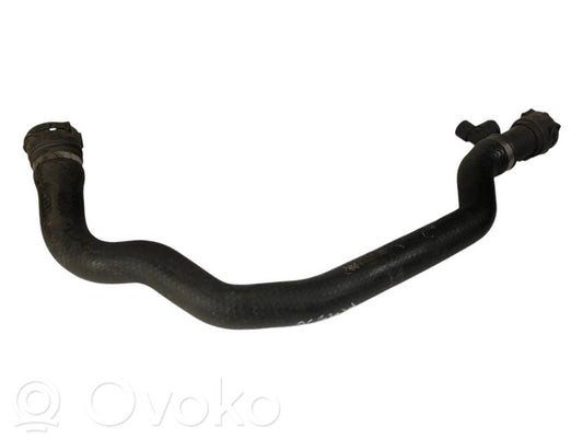 Caurulīte (-es) / šļūtene (-es)