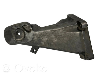 Dzinēja nostiprināšanas stiprinājums-kronšteins