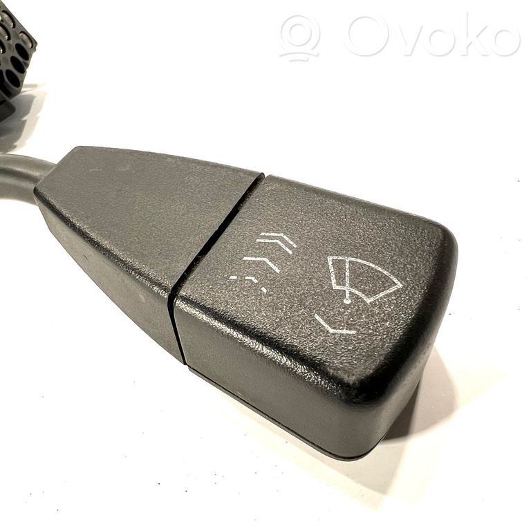 Stikla tīrītāju slēdzis