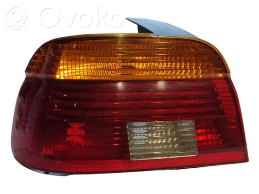 Aizmugurējais lukturis virsbūvē