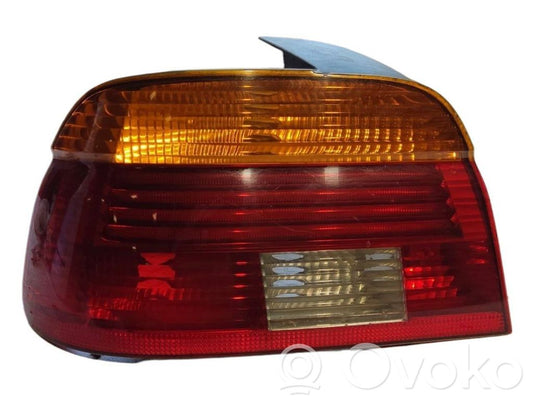 Задний фонарь в кузове