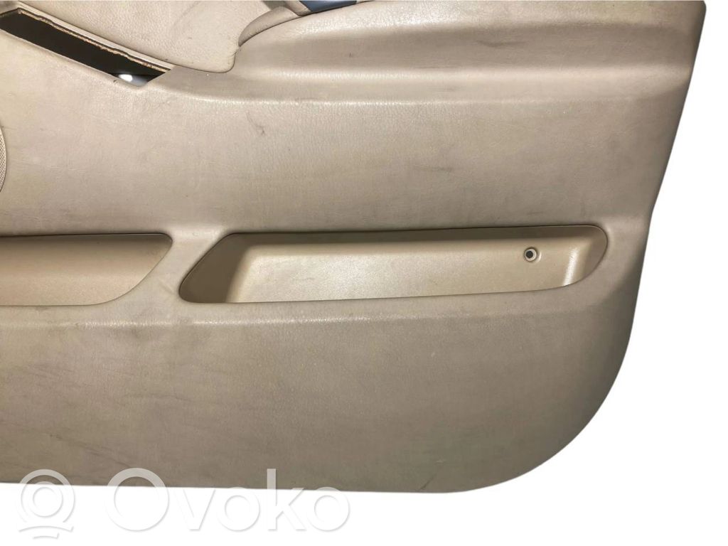 Priekšējo durvju apdare