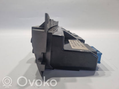 Gaisa kondicioniera / klimata kontroles / salona apsildes vadības bloks (salonā)