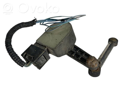 Aizmugurē balstiekārtas augstuma sensors