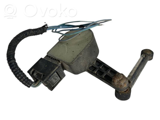 Aizmugurē balstiekārtas augstuma sensors