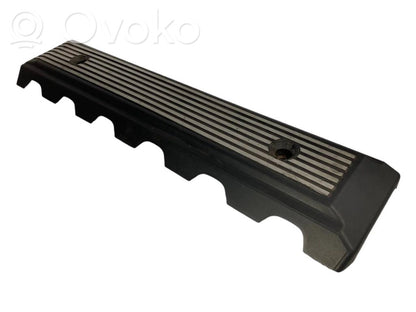 Engine cover (decorative trim)