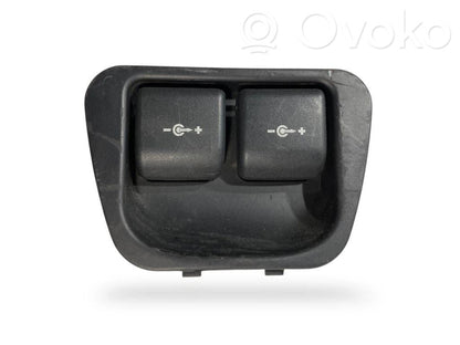 12 V ligzda (aizmugure)