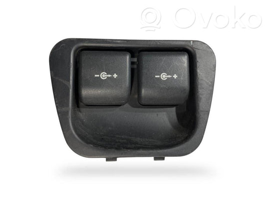 12 V ligzda (aizmugure)