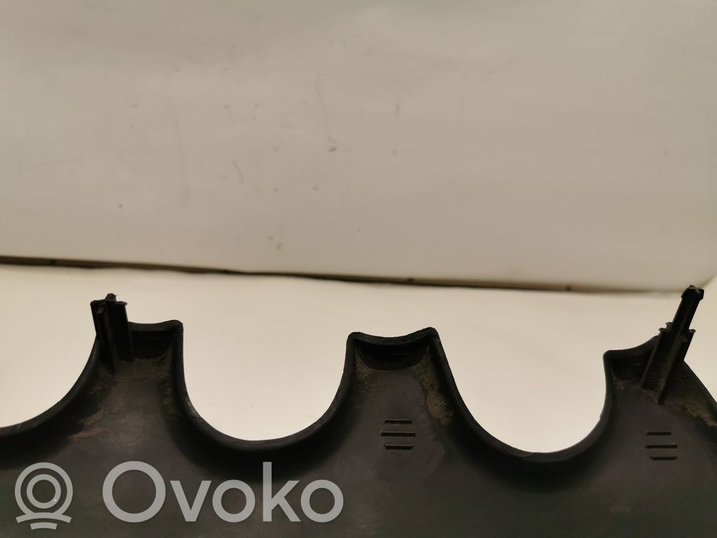 Engine cover (decorative trim)