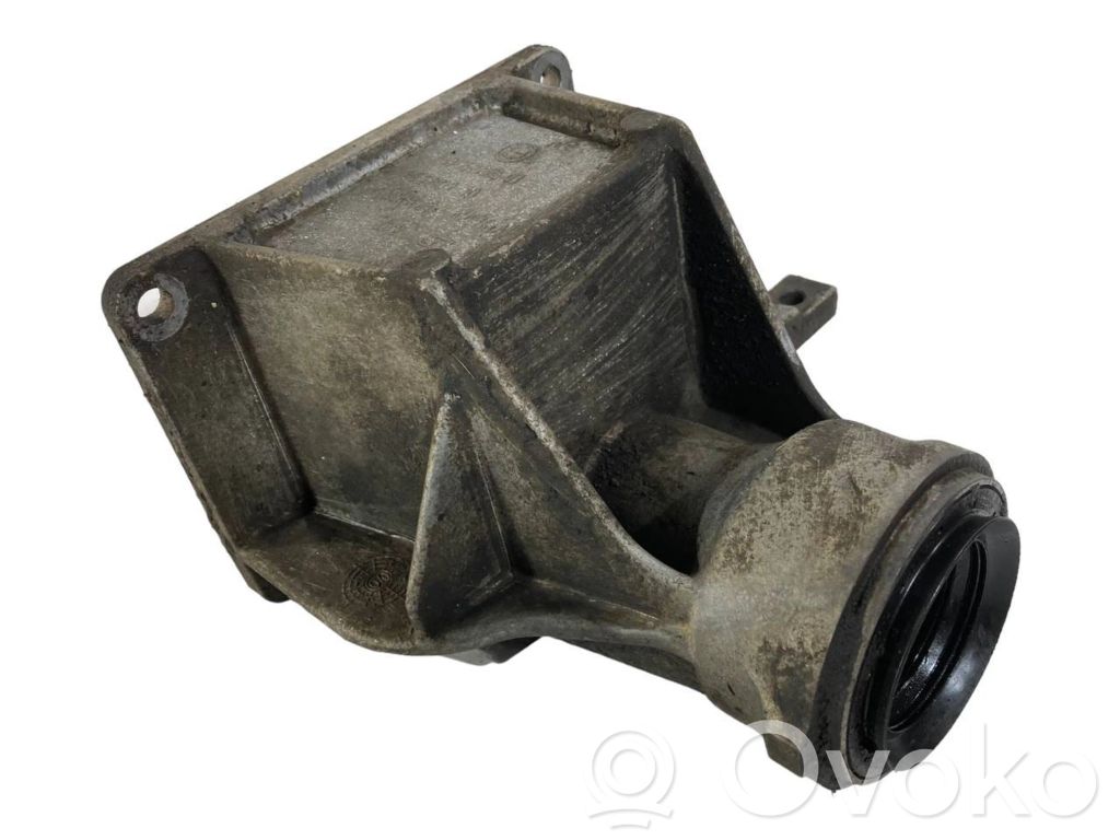 Pusass sakabes gultņa stiprinājums