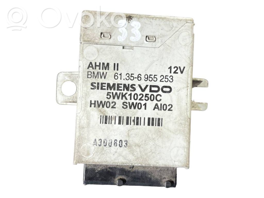 Piekabes āķa vadības bloks