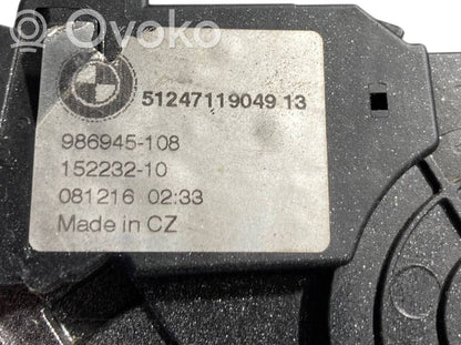 Aizmugurējā pārsega slēdzene