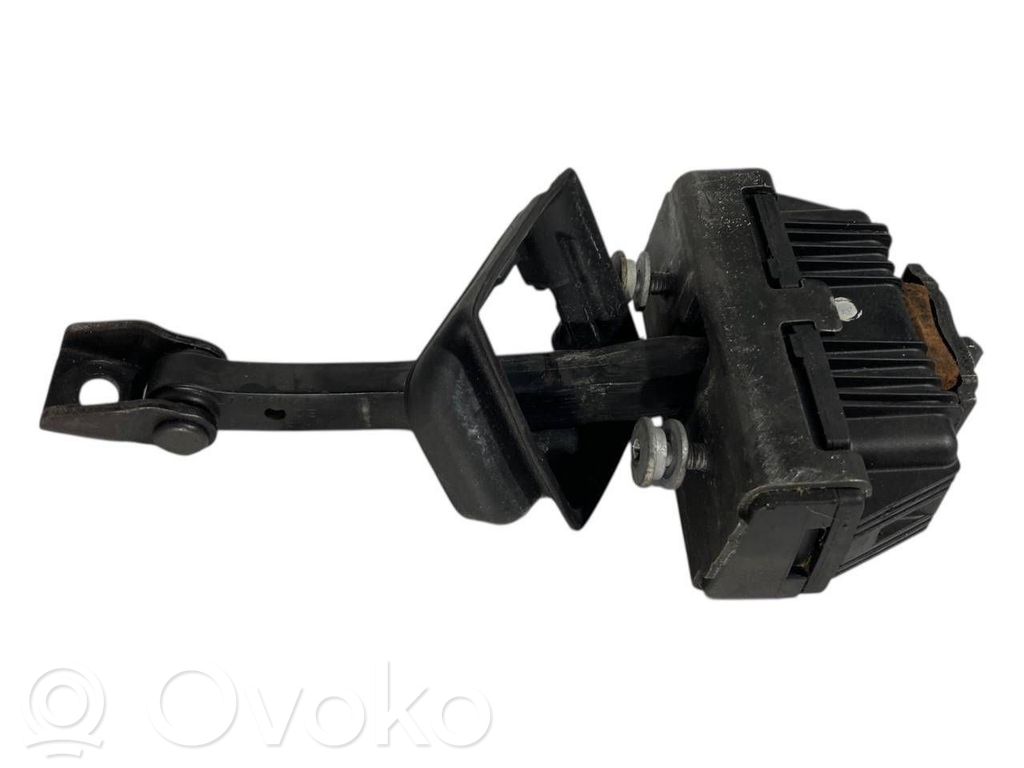 Durvju atvēruma ierobežotājs