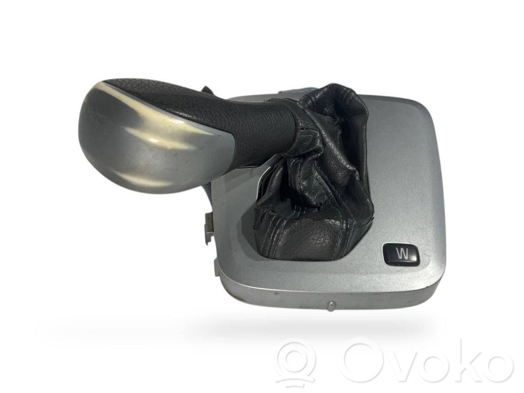 Ātrumu pārslēgšanas sviras dekoratīvā apdare (plastmasas)