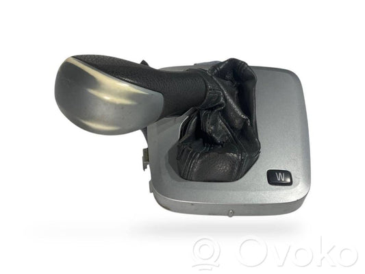 Ātrumu pārslēgšanas sviras dekoratīvā apdare (plastmasas)