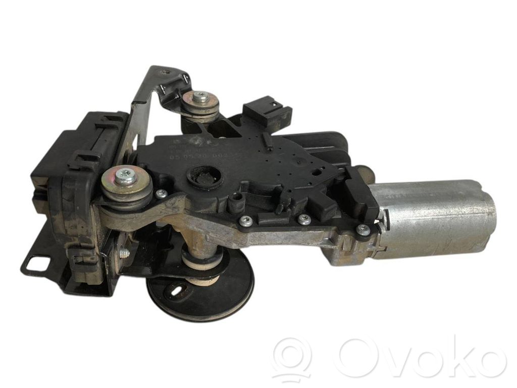 Aizmugurējā loga tīrītāja motoriņš