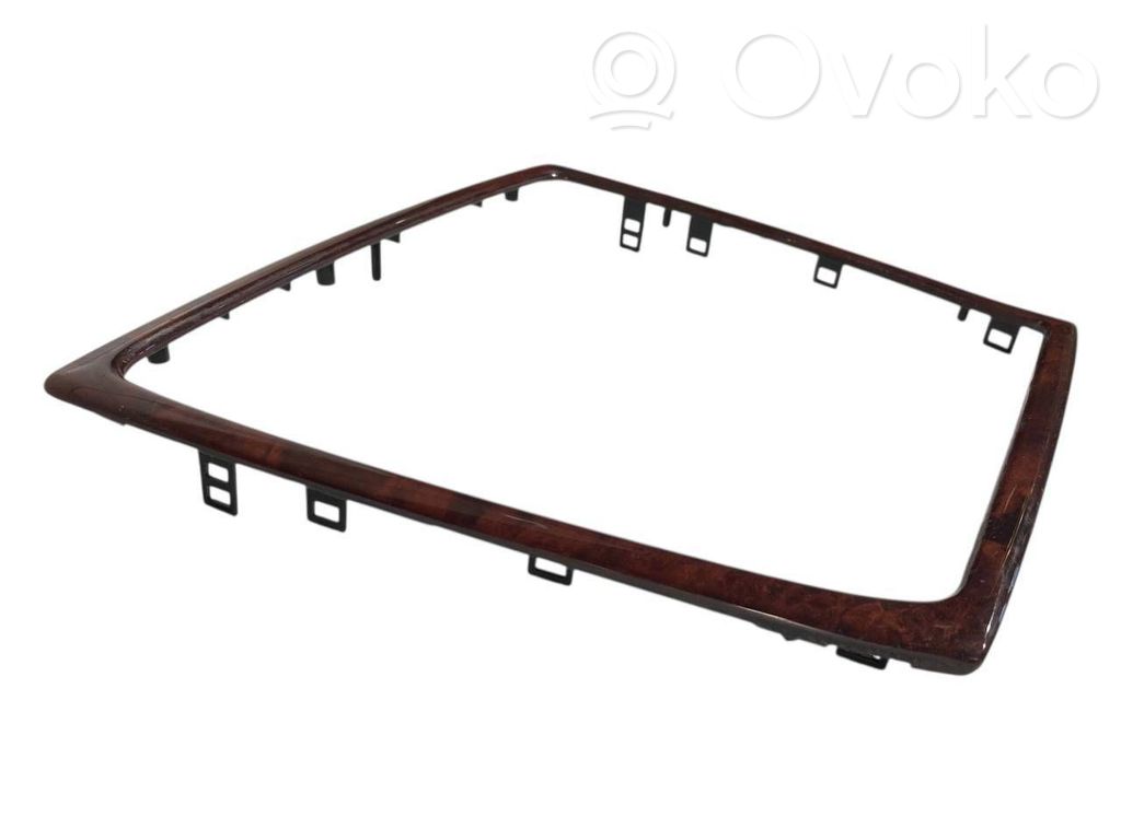 Radiouztvērēja / navigācija dekoratīvā apdare