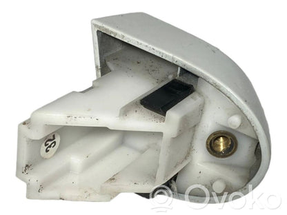 Priekšpusē durvju roktura vāciņš