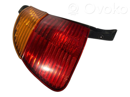 Aizmugurējais lukturis virsbūvē