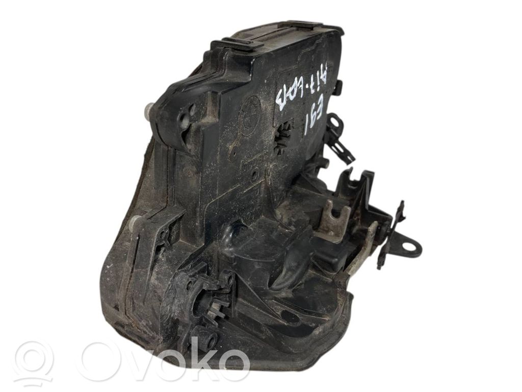 Aizmugurē slēdzene