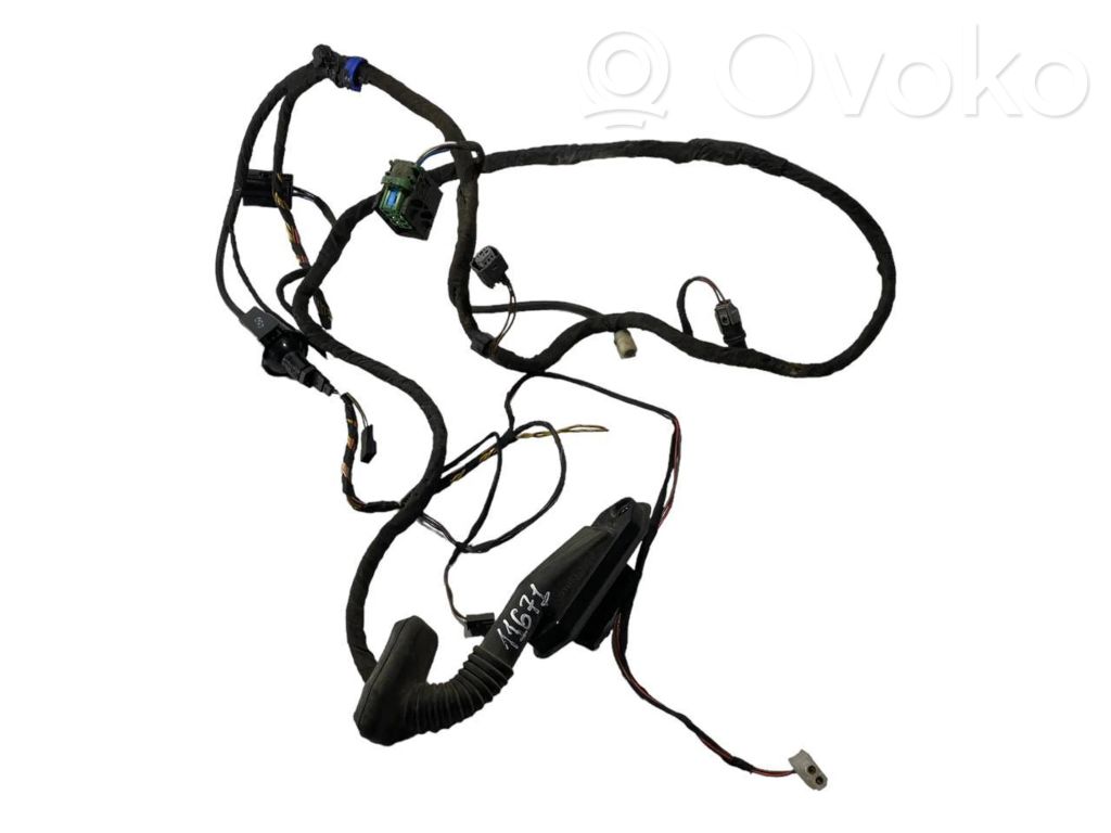 Aizmugurējo durvju vadu instalācija