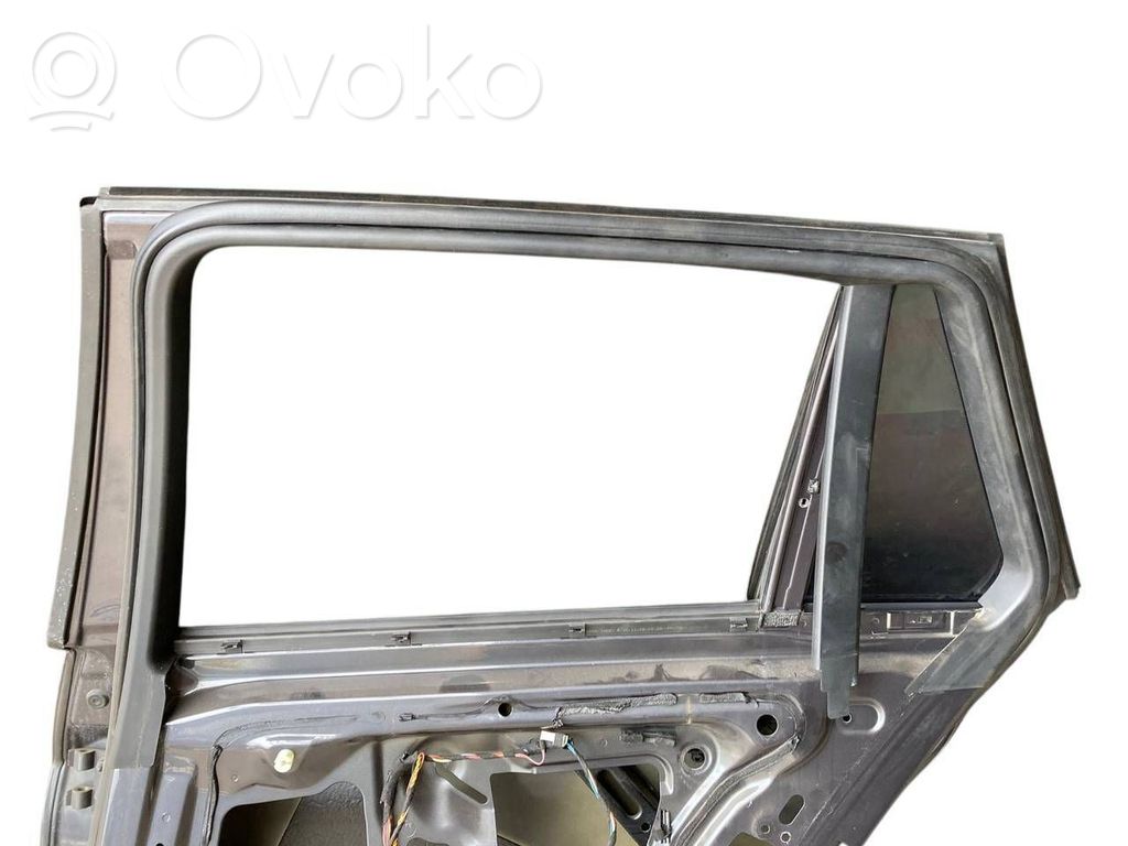 Aizmugurējās durvis