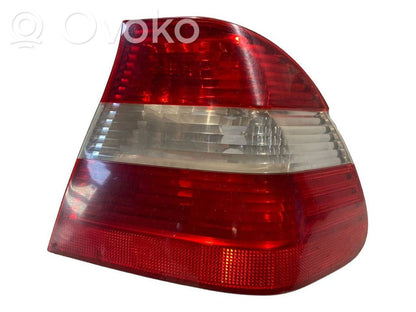 Aizmugurējais lukturis virsbūvē