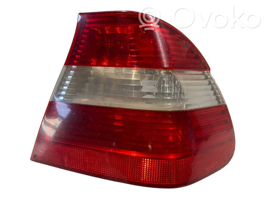 Aizmugurējais lukturis virsbūvē